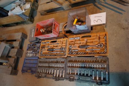 Various top key sets and fittings for water hoses and 2 hoists.