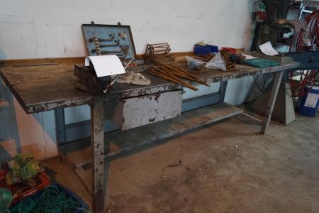 File bench with screwdriver + drawer with contents. 300x80x90 cm