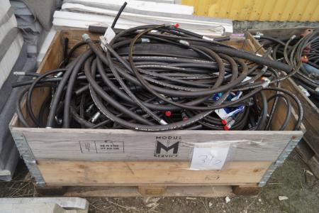 Pallet frames with various hydraulic hoses