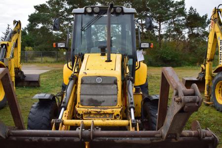 New Holland Rendegraver. LB110B-4PS. Year 2006 Series No. 031061075 8850 kg. Hours: 5918 Last inspection 1st month 2017.