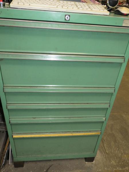 Fami Steel cabinet with a capacity of 110x72x71 cm