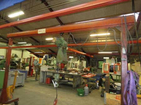 Port crane construction. With Stahl el waist 600 kg. height about 225 cm. Width about 3 meters-