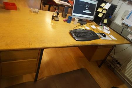 Skrivebord med skab. 200 cm