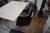 Tabelle 80 x 120 cm, weißes Laminat + 2. schwarze Kunststoffform Stühle