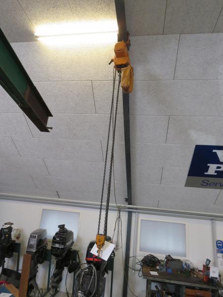 Electric hoist. 500 kg.