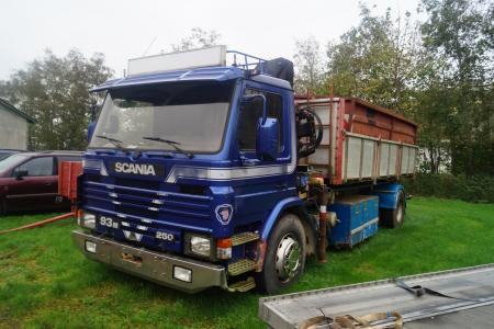 Scania lastbil 93 m 250 med kran Hmf 1060  med alu lad og container hejs. uden 20 fods container. Stelnummer: YS2PM4X2B01189036
