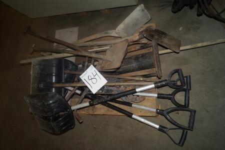 Party Hand tools and pile hammer.