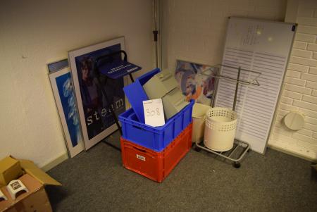 5 images, refuse bins 2, 1 projector screen, whiteboard m. Week number., Div. plastic boxes
