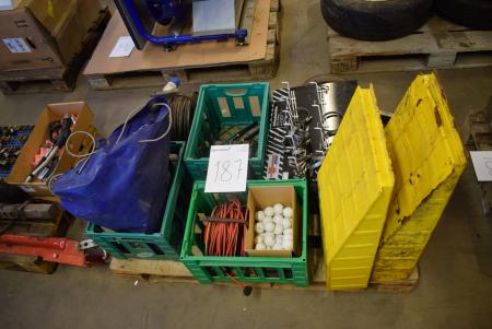 Pallet with div. Ramp Ramps, hose clamps, kabeltrommel, tools, etc.