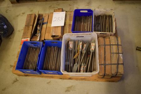 Pallet with various chisels