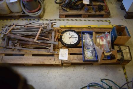 2 pallets of frame saw, plumbing articles, lodstokke etc.