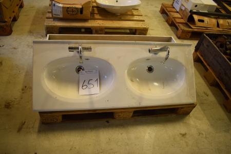 Dobbelt håndvask med armaturer 120 cm. Brugt