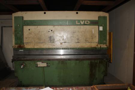 LVD Kantpresse. type PPBL 135/30 135 * 3050 mm. With manual bag stop. Various bucket tools + bookcase buckle tool.