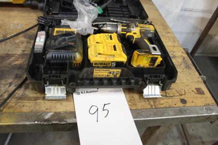 AKKU Drill Dewalt Including 2 Battery and Charger + Radio.