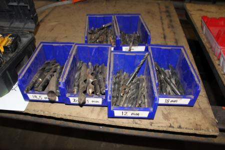 6 plastic boxes with various spiral drill bits.