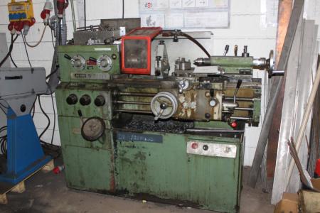 Lathe Stanko type 1A611 600xØ280 including various equipment.