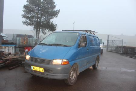 Toyota Hiace 2.5 First Recognition. Date 21/11/2005. Reg. AA12119. Kilometer 249179. with bookshelf structure. The trial starts and runs. Last view 18-05-2016