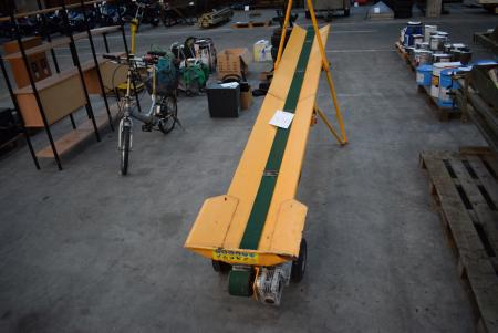 A conveyor belt B 40 L x 350 cm, 10 cm bandwidth. Adjustable height