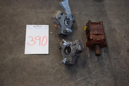 2 pcs. oil pumps, marked. Hawe type R2,5 + oil engine