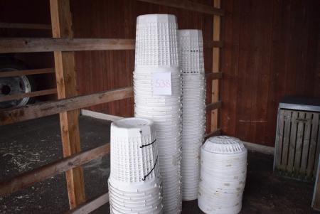 Ca. 100 pieces. white plastic basket with lid