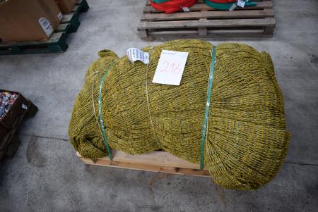 Pallet with yellow net HDPE Mesh size. 47 x 47 3 mm 75 kg