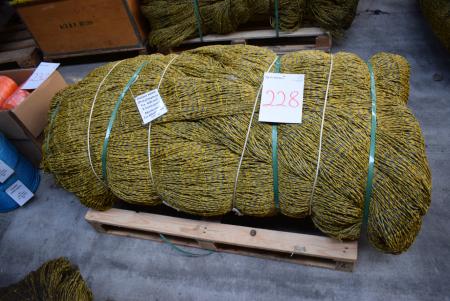 Pallet with yellow net HDPE Mesh size. 80 x 80, 3.5 mm 126 kg