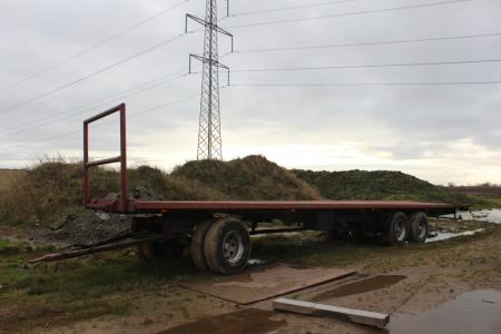 Straw carriage length 12 x width 2.50 meters.