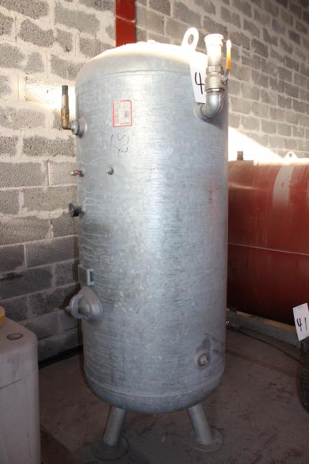 Pressure tank, 900 liters year 2007. up to 11 bar.
