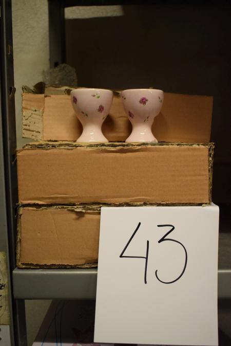 56 Æggebægre, rosa keramik med blomst butikspris 39,- pr. stk.