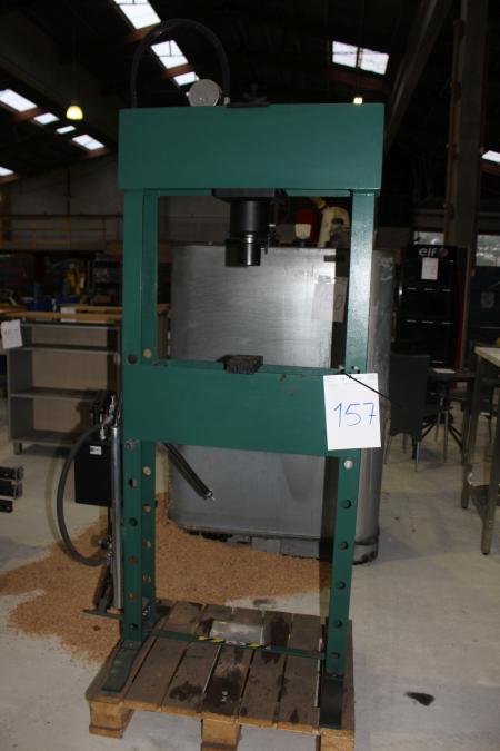 Workshop Press Compac 25 tonnes foot operated.