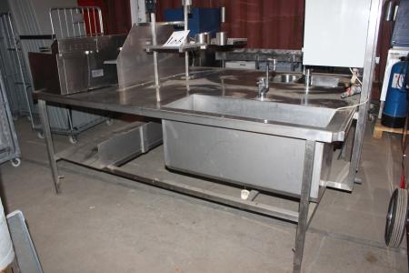 Stainless steel table with water heater. 240x178 cm