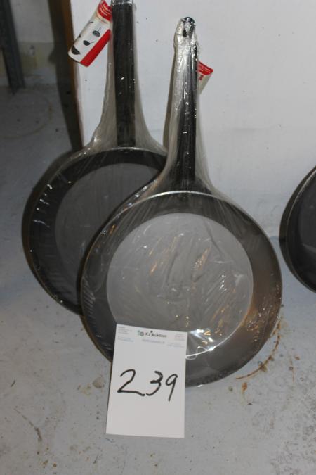 2 pieces of pans diameter 39 cm