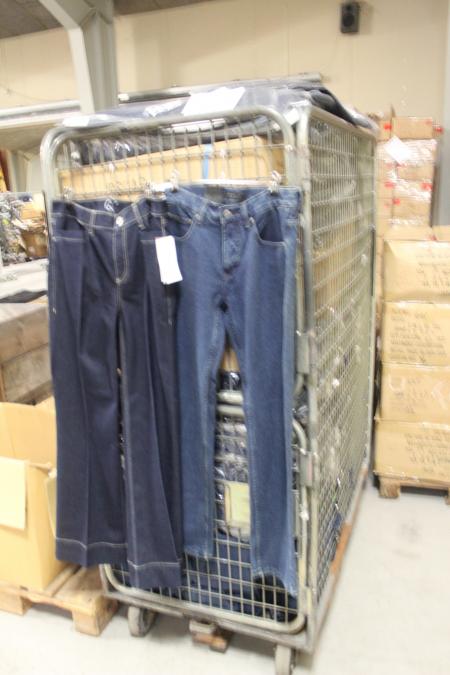 340 Stück Jeans Männer und Frauen.