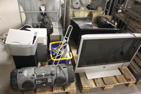 2 pallets with various electronics.