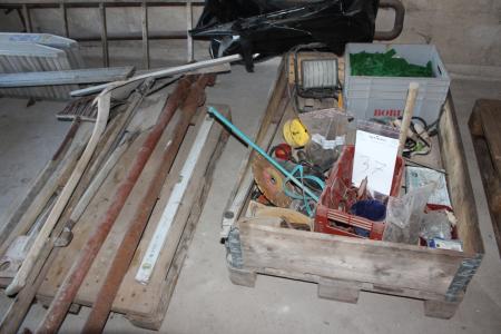 2 pallets with various garden tools and more.