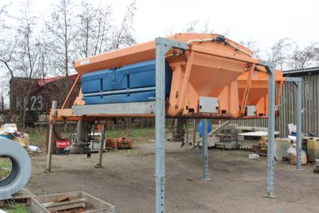 Saltspreder 5 cubic meter year 1999 brand nido with remote control.
