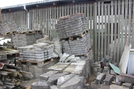 Pallets with paving stone