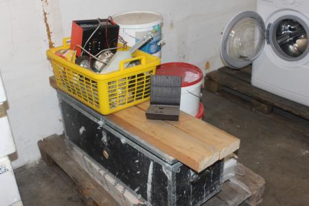 Paint used purmo radiator h 600 b800 wooden box with assorted toast basket with various wheels, stuff.