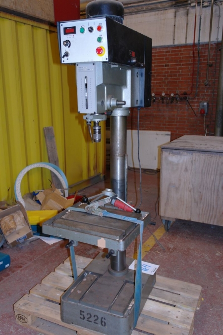 Column drilling machine, model DP-920G. SN: G0411038. Year 2004. 60-2000 rpm (5226)