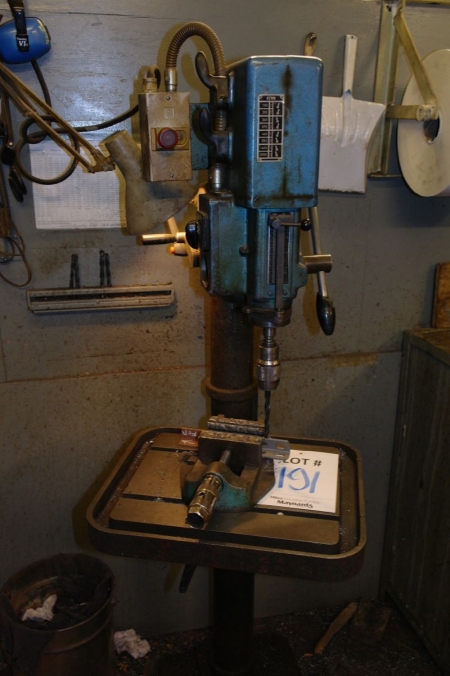 Column drilling machine, Arboga type 2508, max. 2850 rpm + machine vice + tool cabinet with content