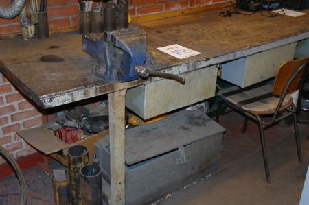 Vice bench with 3 drawers + tool cabinet with content