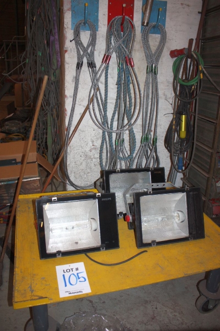 (3) light projecters on steel workshop trolley, Philips IP55  (never used) + steel wires on wall