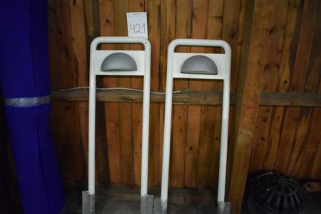 2 pcs. gl. lamps on stand