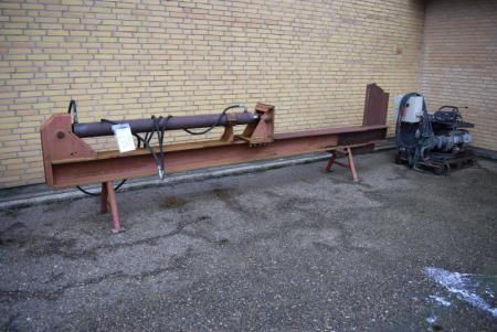 Wood splitter with the engine total length of 470 cm working length / cleave length 170 cm
