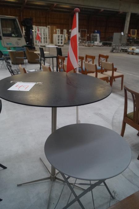 2 pieces cafe tables + flag dimension 90 cm and 60 cm 