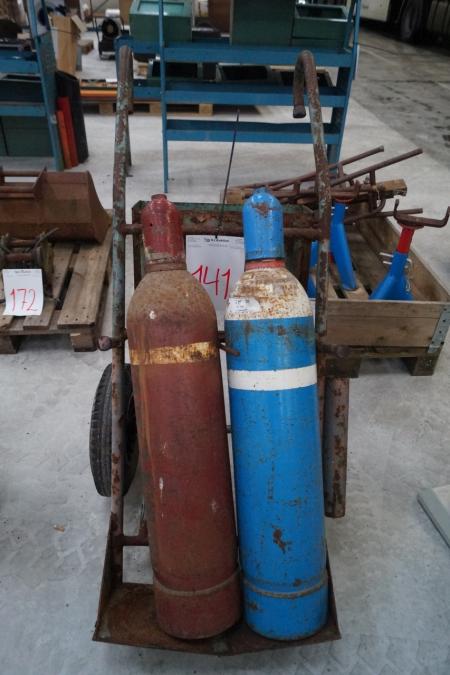 Wagon m. And oxygen gas cylinders