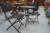 Cafe gesetzt w. 2 Stück. Stühle und Tisch Dimension 60 cm 