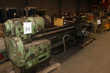 Tos lathe type OR27s-2HS length 3 meters. from sledge to center 22 cm piercing 60 mm.