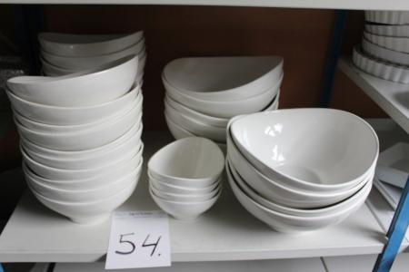 Serving bowls of different sizes.