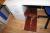 Schreibtisch mit Schubladenabschnitt 200x75x60 cm mit Stuhl.
